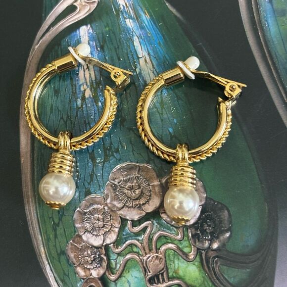 Vintage Goldtone Braided Hoop Earrings Clip-On w/ Pearl Pendant - Picture 1 of 10